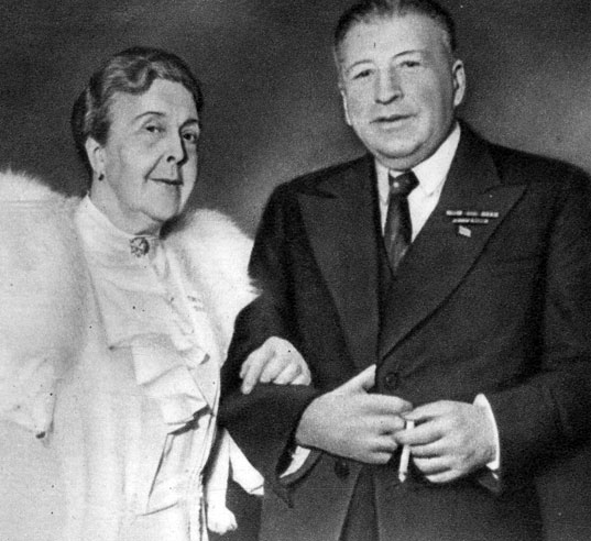 А. А. Яблочкина и Ю. М. Юрьев на VIII съезде Всероссийского театрального общества 1946