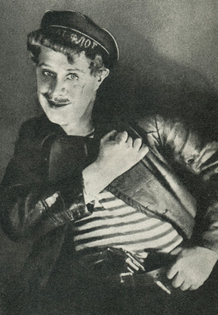 Матрос Орел в пьесе 'Амба' был одной из ролей, сыгранных мною в Казанском театре под руководством А. Л. Грипича - ученика Вс. Мейерхольда