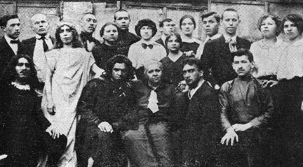 А. А. Бренко с учениками после спектакля в лазарете