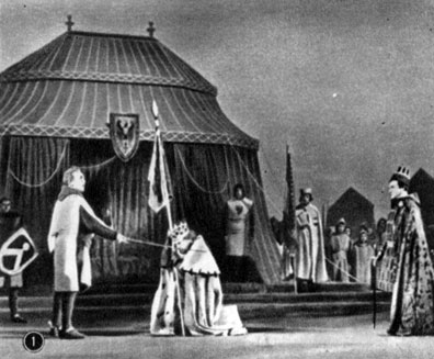 Сцены из спектаклей 'Бургтеатра': 'Счастье и гибель короля Оттокара' Грильпарцера. 1955
