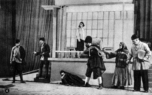 Сцены из спектаклей Т-ра им. Азизбекова: 'Алмас' Джабарлы. 1931