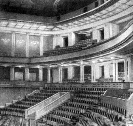 Рис. 2. Амфитеатр Центрального театра Советской Армии в Москве