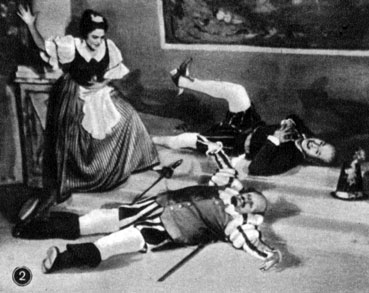 Сцены из спектаклей Ленинаканского т-ра им. А. Мравяна: 'Двенадцатая ночь' Шекспира. 1944